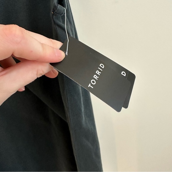 Torrid | Peace Relaxed Fit Heritage Jersey Crew Tee Muscle Tee Size Medium (00) - Picture 7 of 8